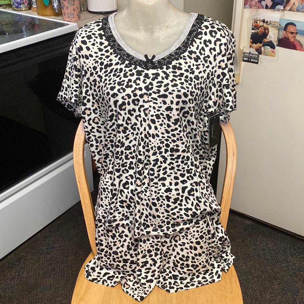 Rene Rofe M NWT 2-piece shorts set cow print pajamas SUPER SOFT